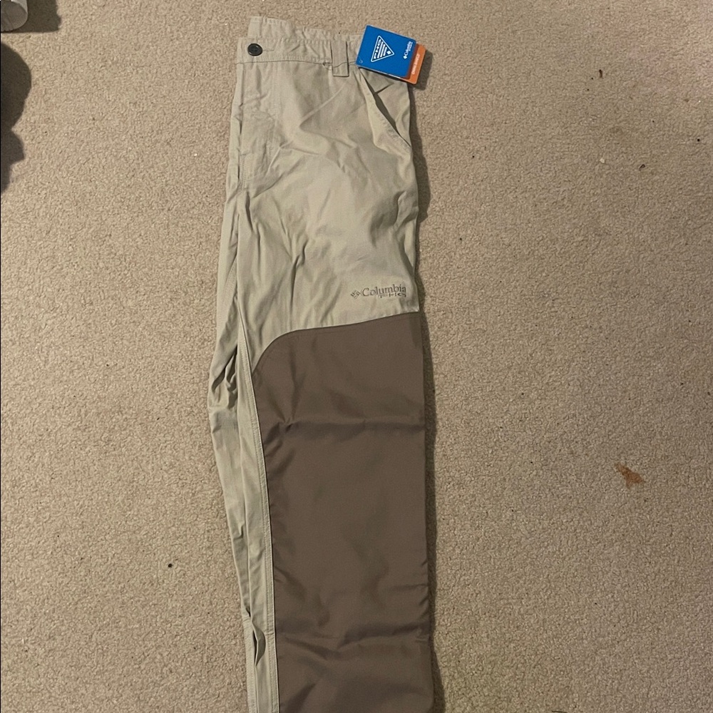 Columbia Men's Cargo Pants - Light Gray and Dark Brown